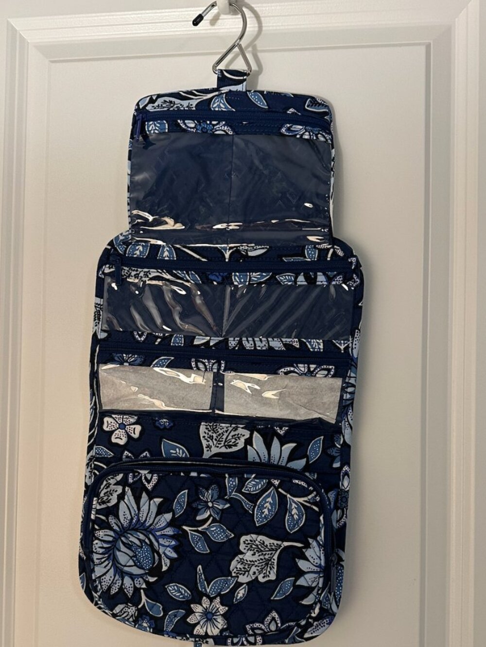Vera Bradley - Tropics Tapestry - Medium Hanging Travel Organizer